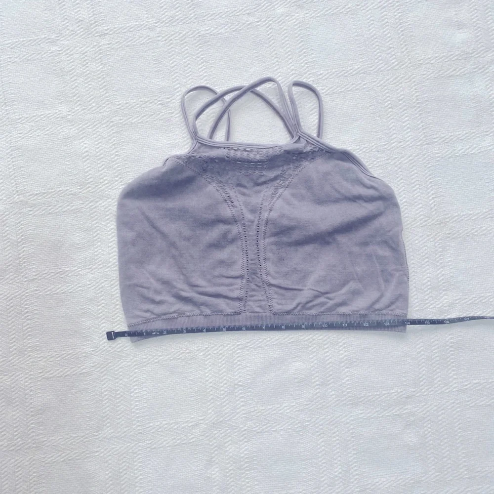 💜 Cutout Crop Top - Picture 3 of 4